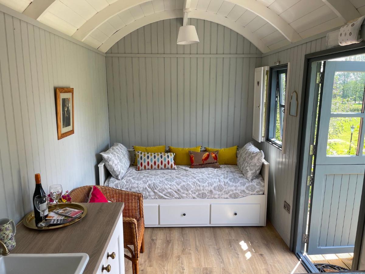 Lilac Hut Shepherds Hut คิลเคนนี ภายนอก รูปภาพ
